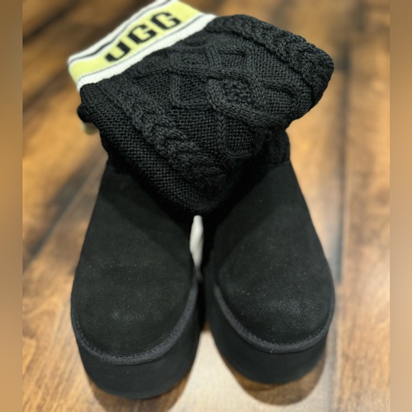 UGG BLACK W CLASSIC SWEATER LETTER - Picture 6 of 16
